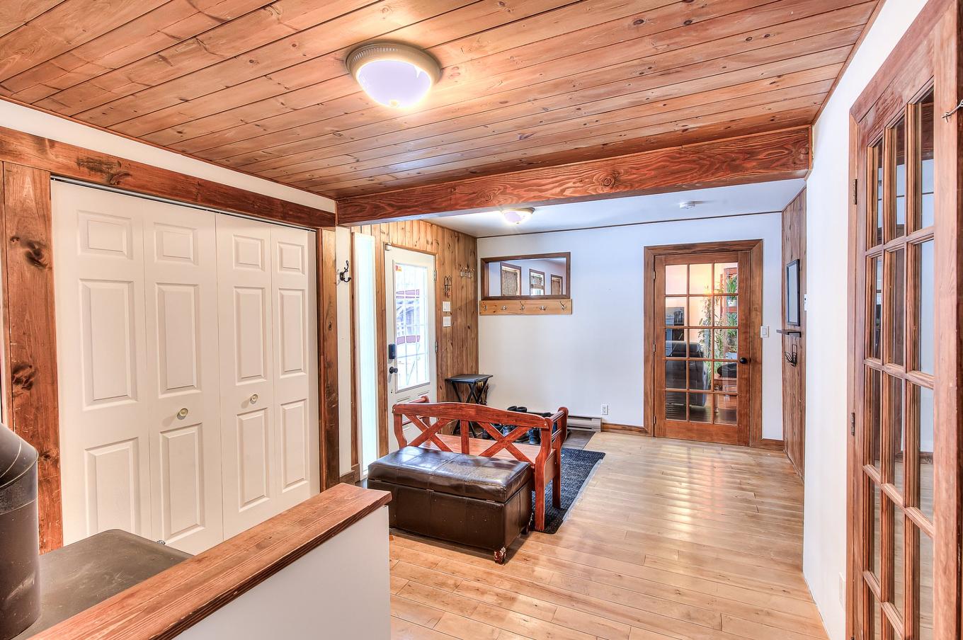 Hall - 16750 Route 335, Chertsey, QC - Indoor Photo Showing Other Room