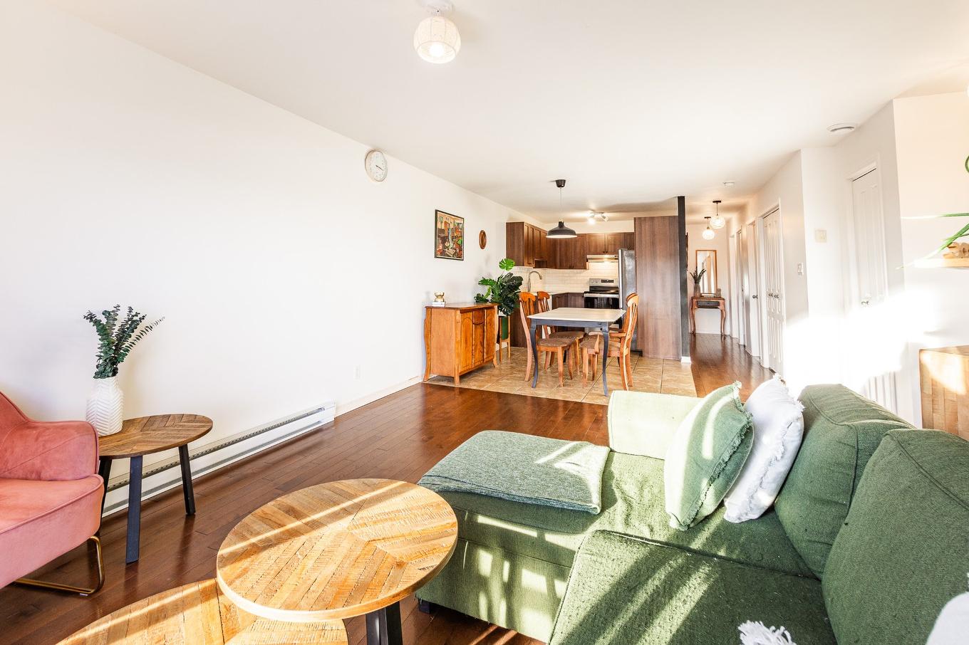 Salon - 7089 Rue Durocher, Montréal (Villeray/Saint-Michel/Parc-Extension), QC - Indoor Photo Showing Living Room