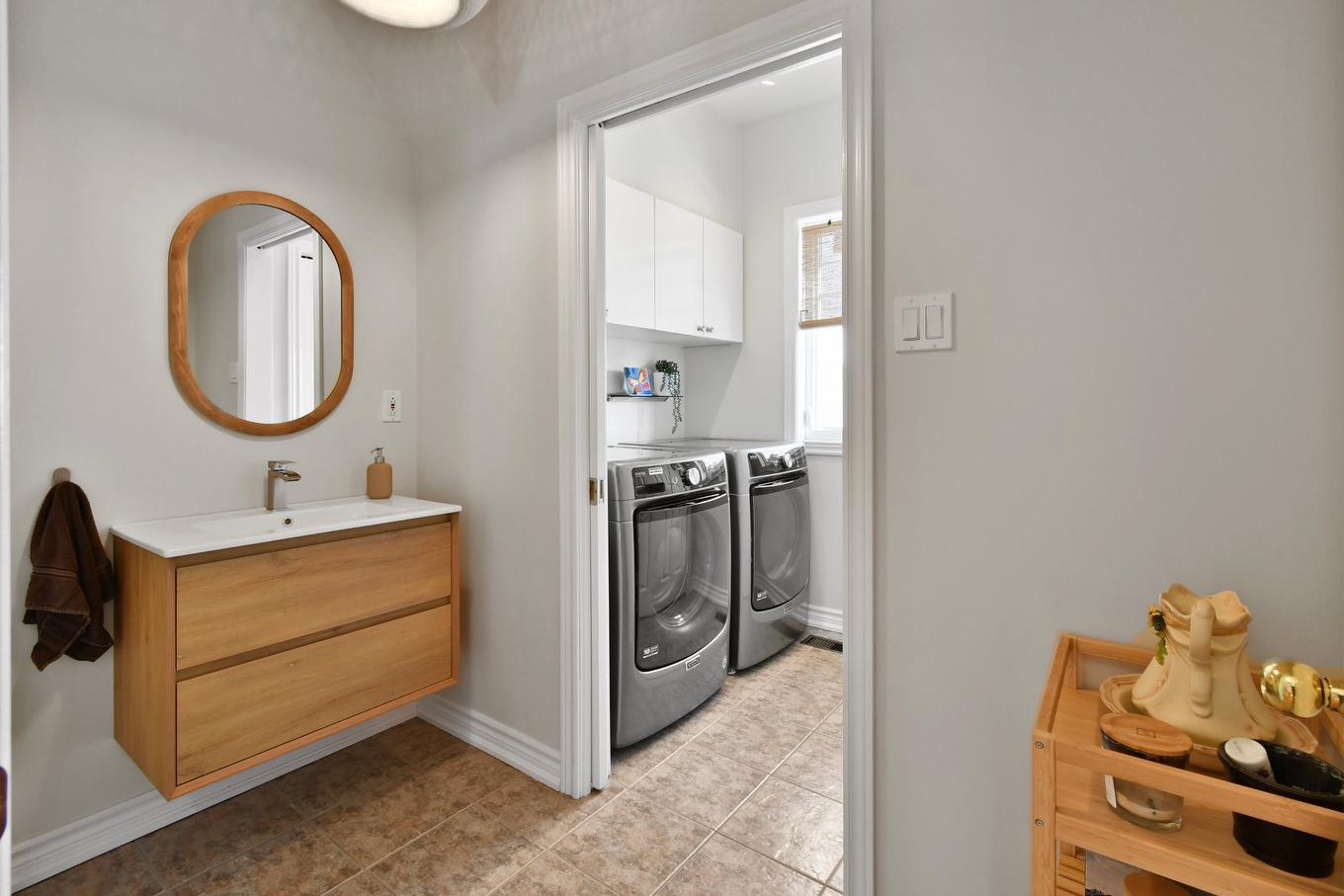 Powder room - 155 Rue Des Hérons, La Prairie, QC - Indoor Photo Showing Laundry Room