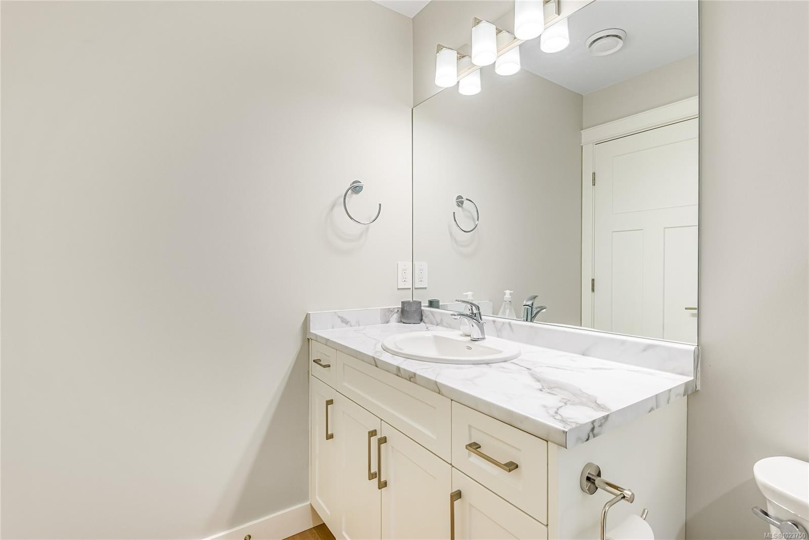 B-242 Petersen Rd, Campbell River, BC