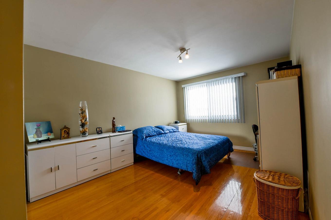 Bedroom - 817 Rue Parkway, Laval (Chomedey), QC - Indoor Photo Showing Bedroom