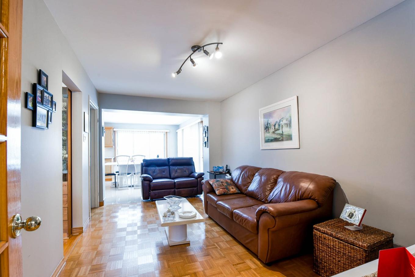 Family room - 817 Rue Parkway, Laval (Chomedey), QC - Indoor Photo Showing Living Room