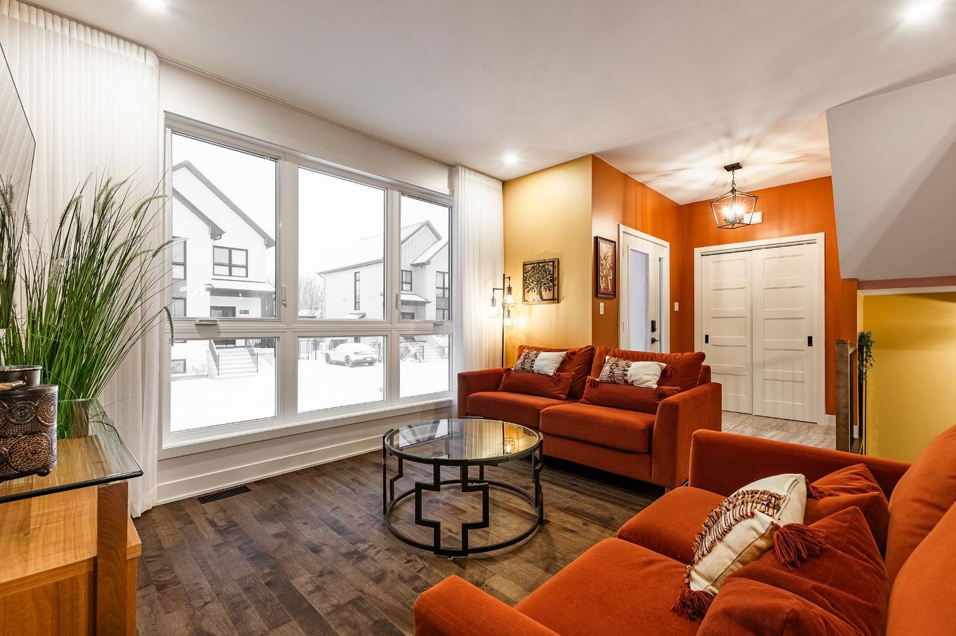 Salon - 2-138 Rue De Saguenay, Bromont, QC - Indoor Photo Showing Living Room