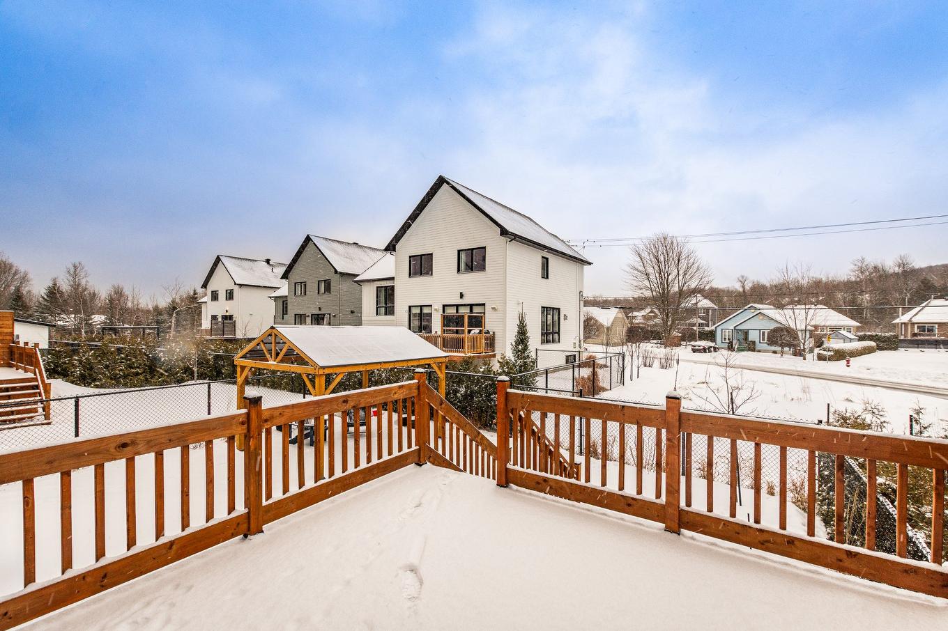 Cour - 2-138 Rue De Saguenay, Bromont, QC - Outdoor With Exterior