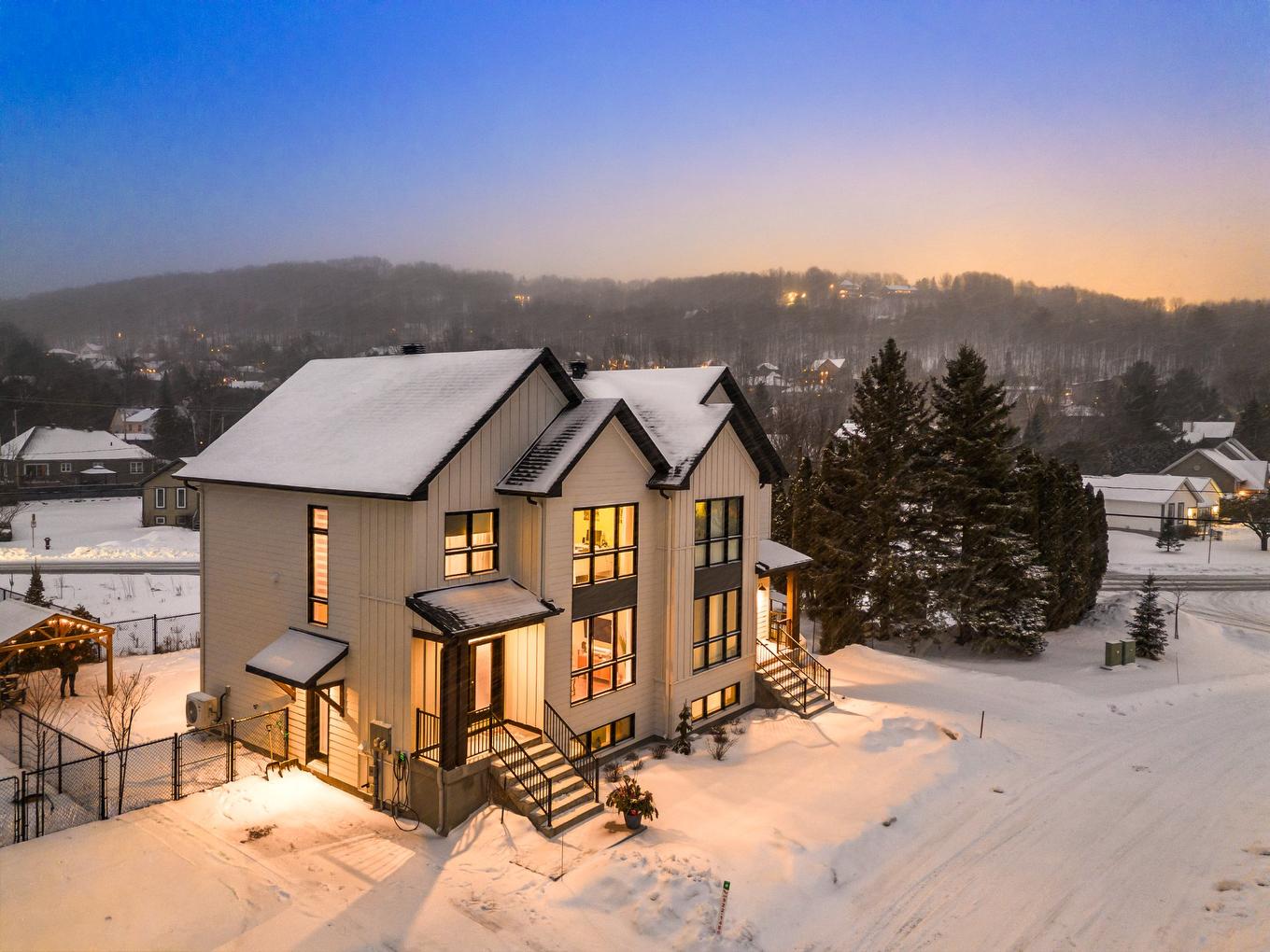 Photo aérienne - 2-138 Rue De Saguenay, Bromont, QC - Outdoor With View