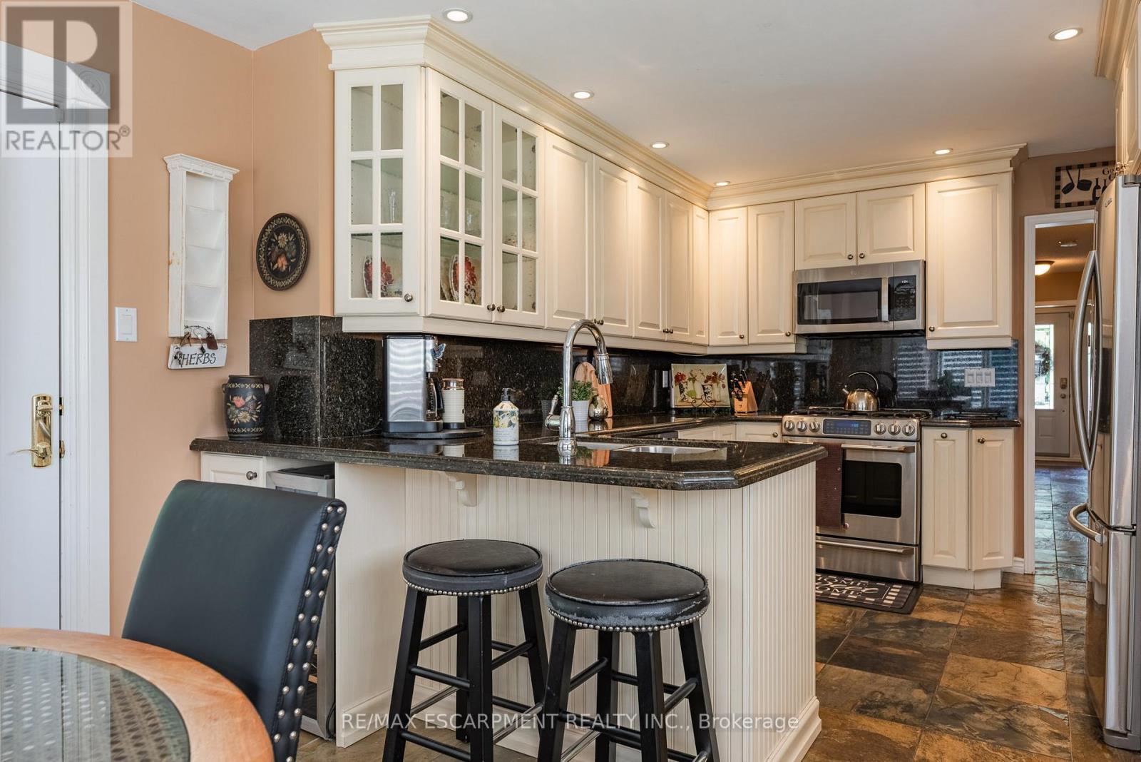 2054 Teeside Court, Mississauga, ON - Indoor Photo Showing Kitchen