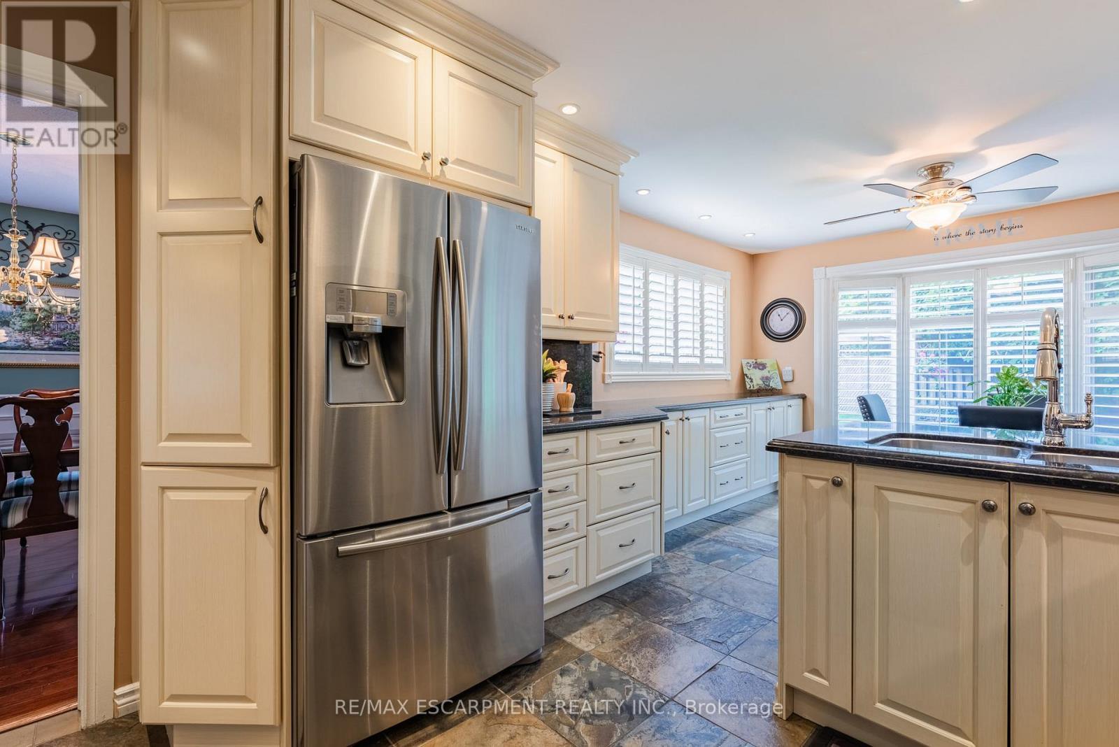 2054 Teeside Court, Mississauga, ON - Indoor Photo Showing Kitchen