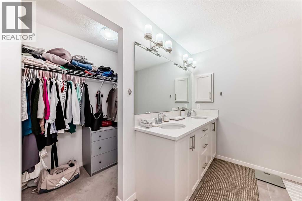54 Seton Manor Se, Calgary, AB - Indoor Photo Showing Bathroom