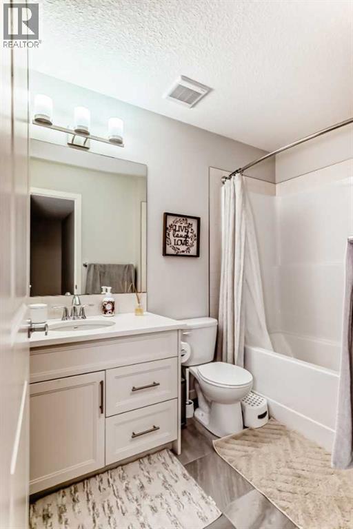 54 Seton Manor Se, Calgary, AB - Indoor Photo Showing Bathroom