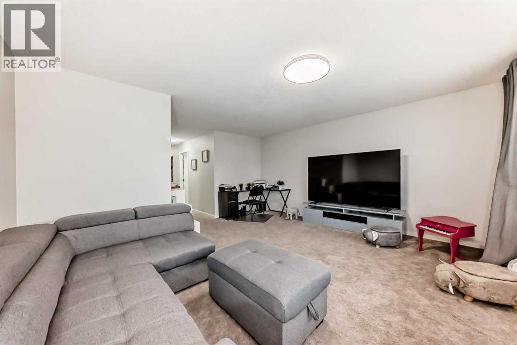 54 Seton Manor Se, Calgary, AB - Indoor Photo Showing Living Room