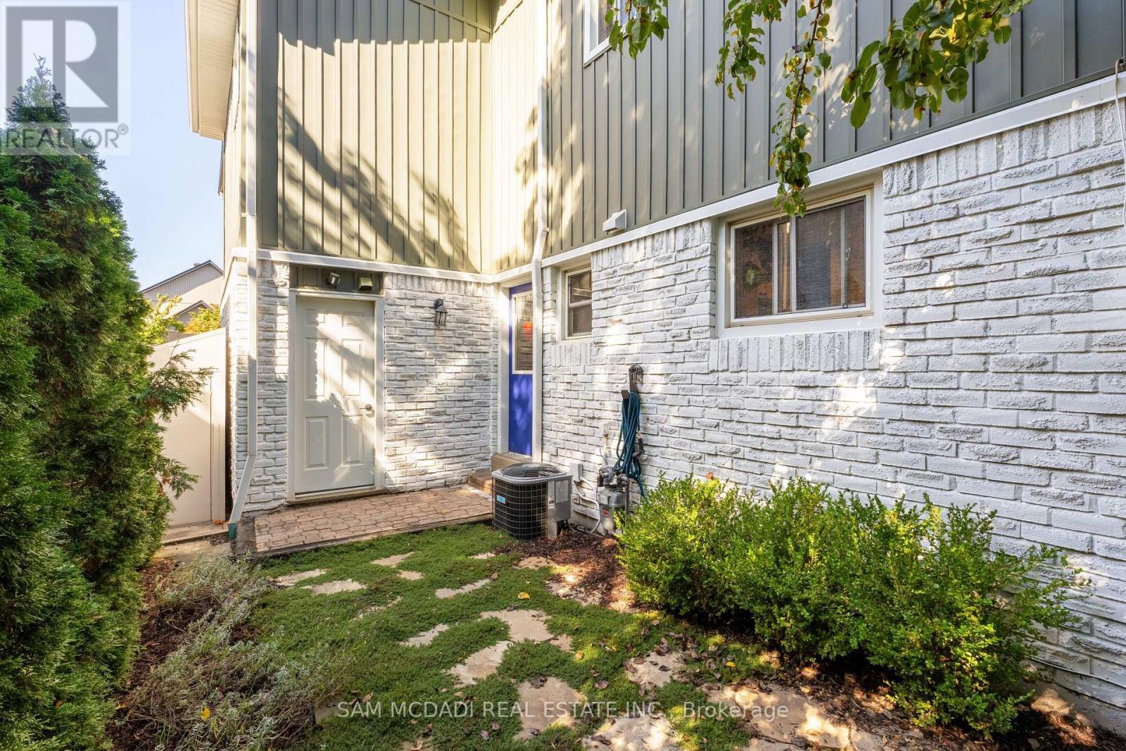 7 Pierpont Place, Mississauga, ON - Outdoor