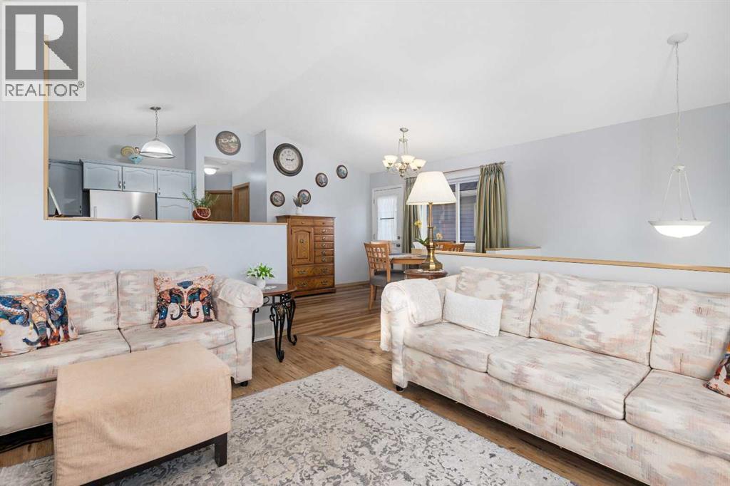 118 Bridleridge Way Sw, Calgary, AB - Indoor Photo Showing Living Room