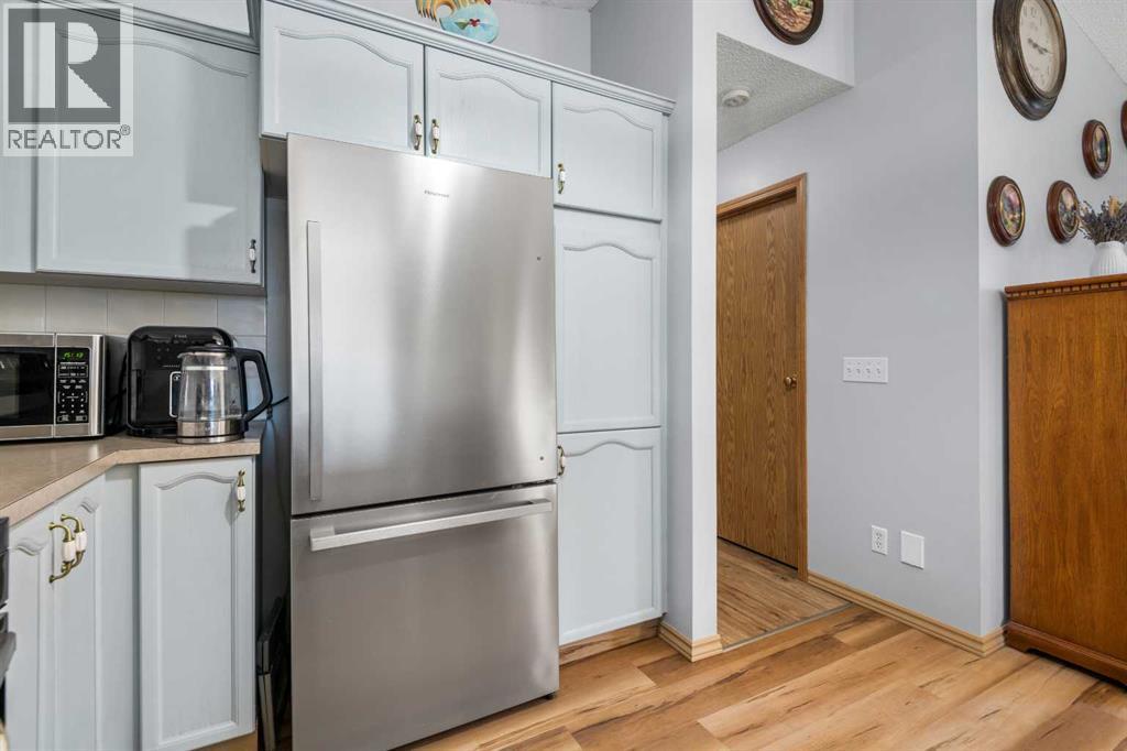 118 Bridleridge Way Sw, Calgary, AB - Indoor Photo Showing Kitchen