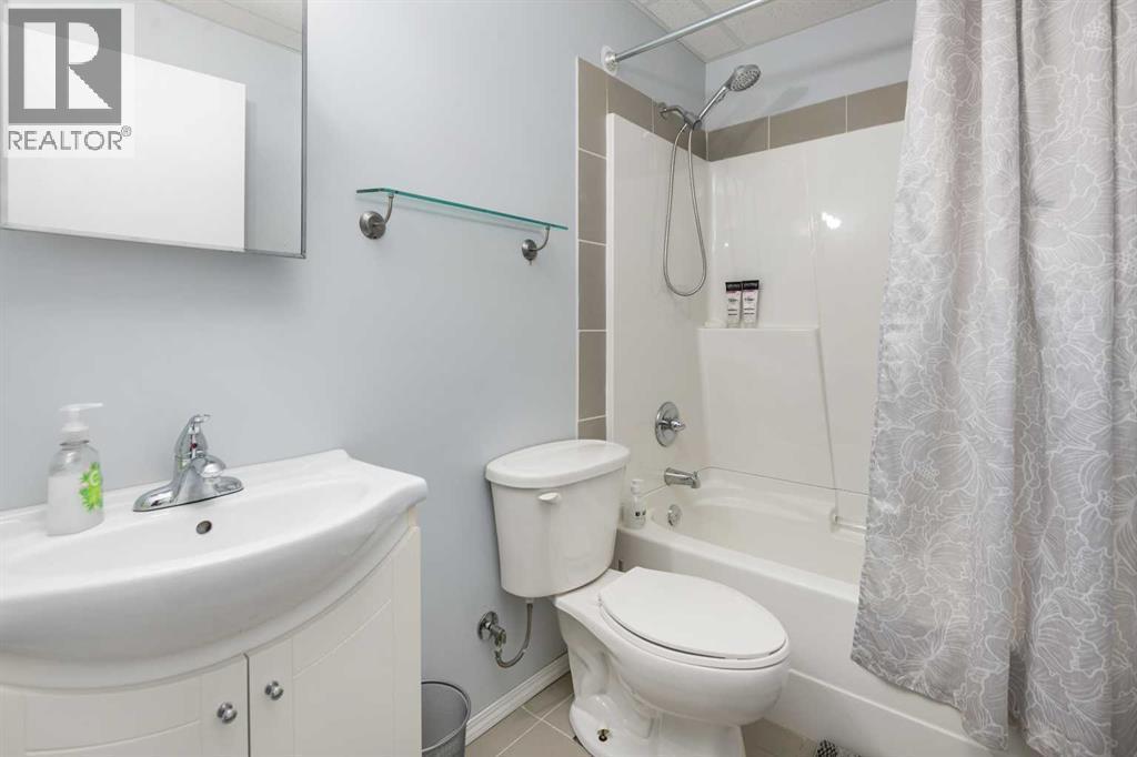 118 Bridleridge Way Sw, Calgary, AB - Indoor Photo Showing Bathroom
