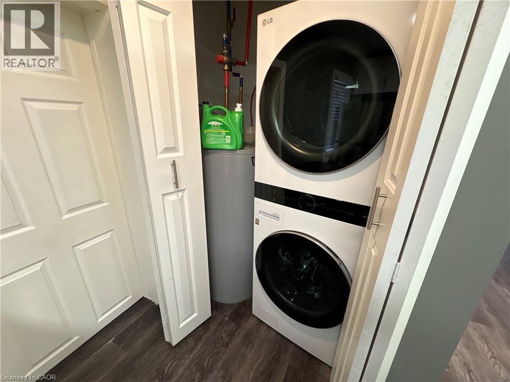 212 Rosslyn Avenue N, Hamilton, ON - Indoor Photo Showing Laundry Room