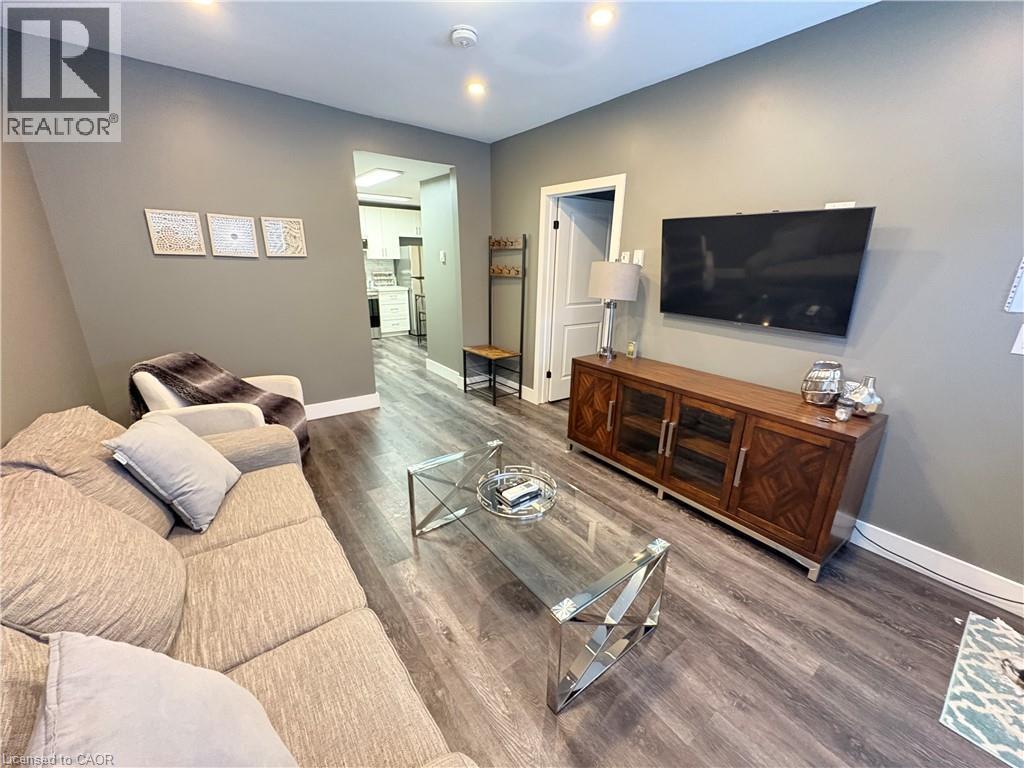 212 Rosslyn Avenue N, Hamilton, ON - Indoor