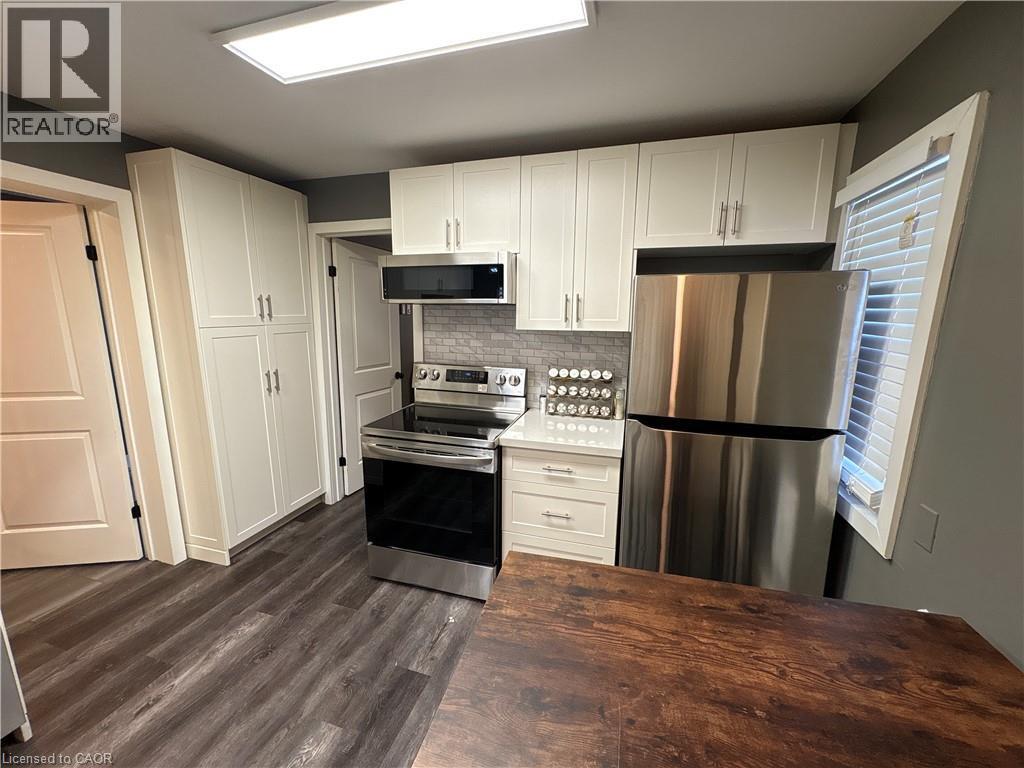 212 Rosslyn Avenue N, Hamilton, ON - Indoor Photo Showing Kitchen With Stainless Steel Kitchen