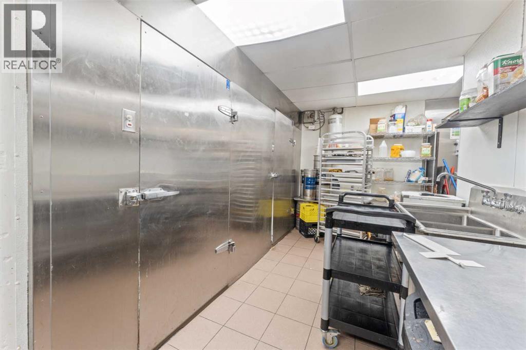 3220 17 Avenue Sw, Calgary, AB