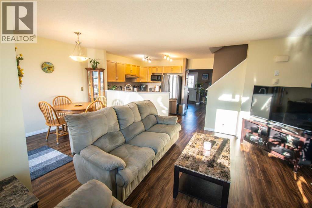 11 Saddlebrook Mews Ne, Calgary, AB - Indoor Photo Showing Living Room