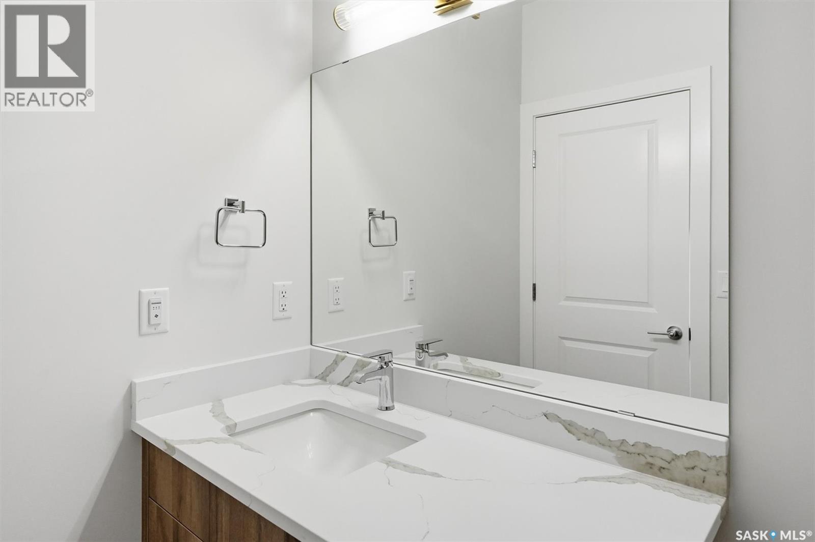 1303 101 Secord Way, Saskatoon, SK - Indoor Photo Showing Bathroom