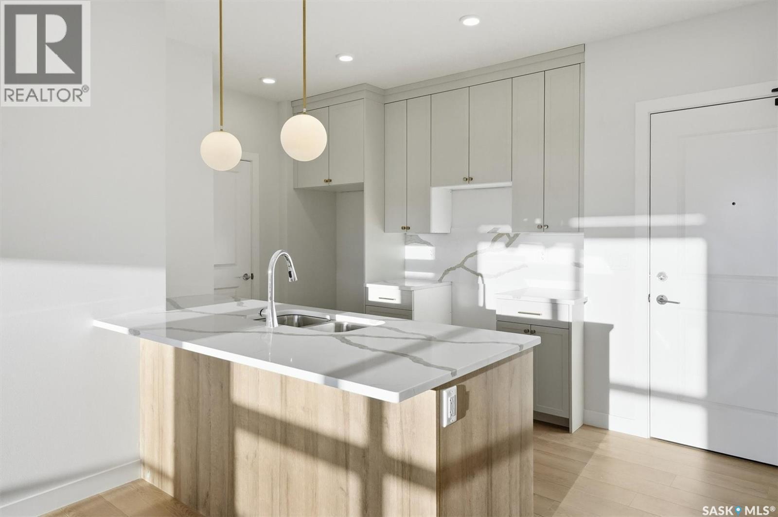 1303 101 Secord Way, Saskatoon, SK - Indoor Photo Showing Kitchen With Upgraded Kitchen