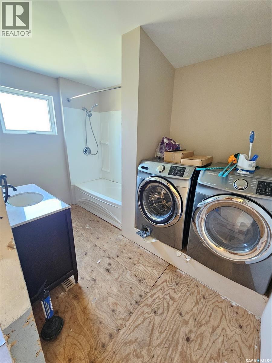 245 Oriole Avenue, Briercrest, SK - Indoor Photo Showing Laundry Room