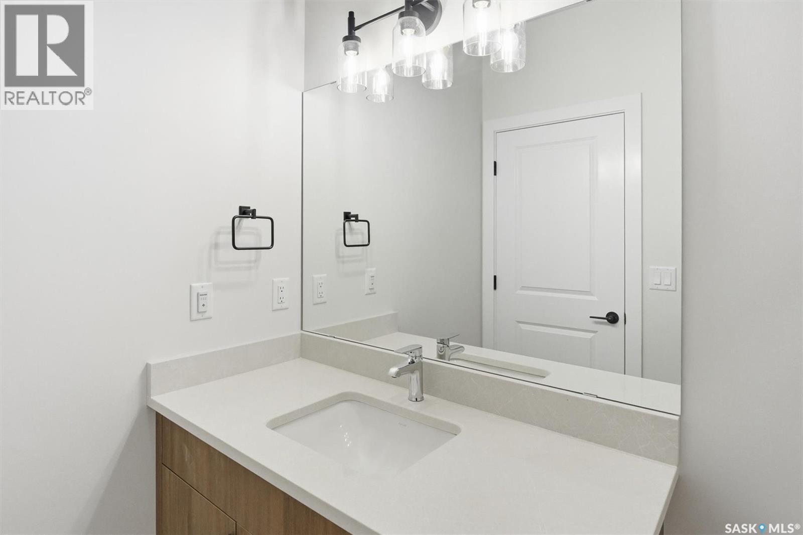 1304 101 Secord Way, Saskatoon, SK - Indoor Photo Showing Bathroom