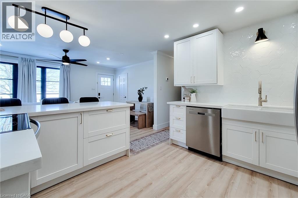 13 Unity Side Road, Caledonia, ON - Indoor Photo Showing Kitchen