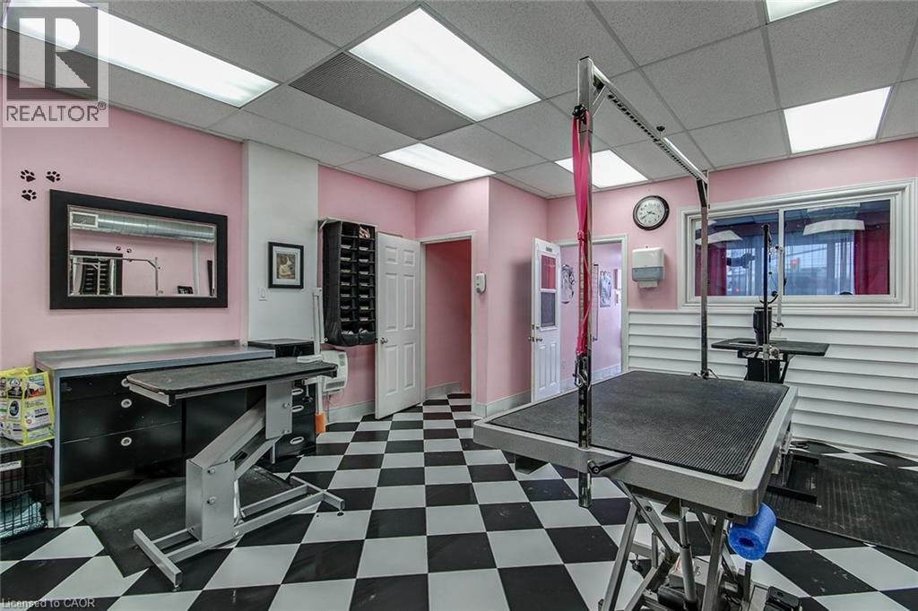 1858 Lakeshore Road W, Mississauga, ON