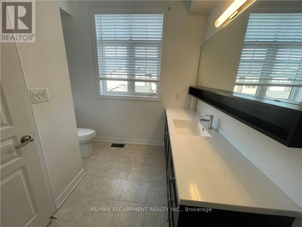 35 - 1890 Rymal Road E, Hamilton, ON - Indoor Photo Showing Bathroom