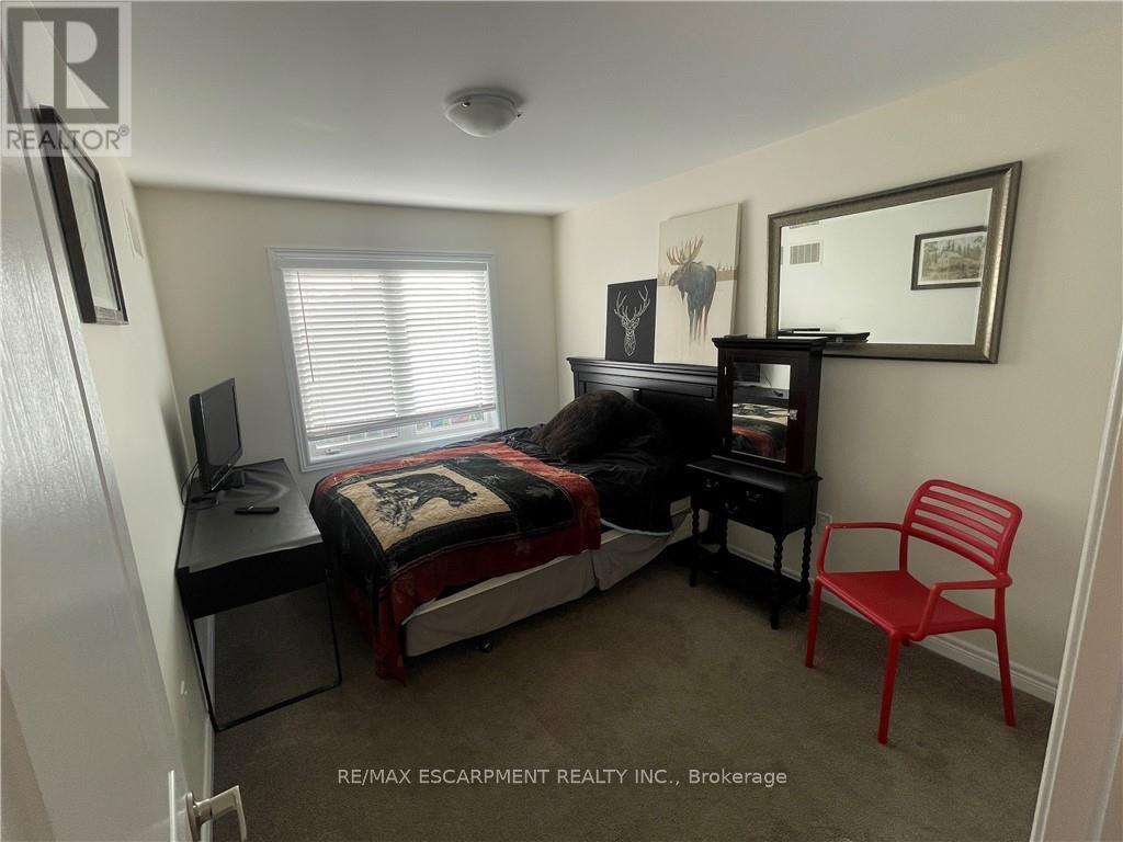 35 - 1890 Rymal Road E, Hamilton, ON - Indoor Photo Showing Bedroom