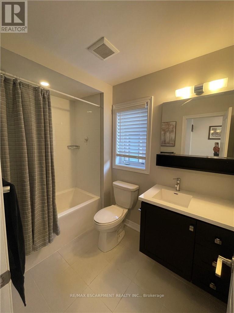 35 - 1890 Rymal Road E, Hamilton, ON - Indoor Photo Showing Bathroom
