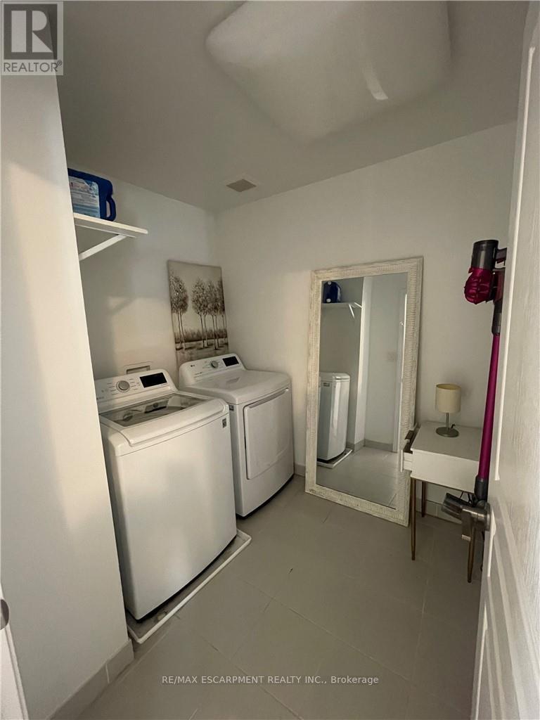 35 - 1890 Rymal Road E, Hamilton, ON - Indoor Photo Showing Laundry Room