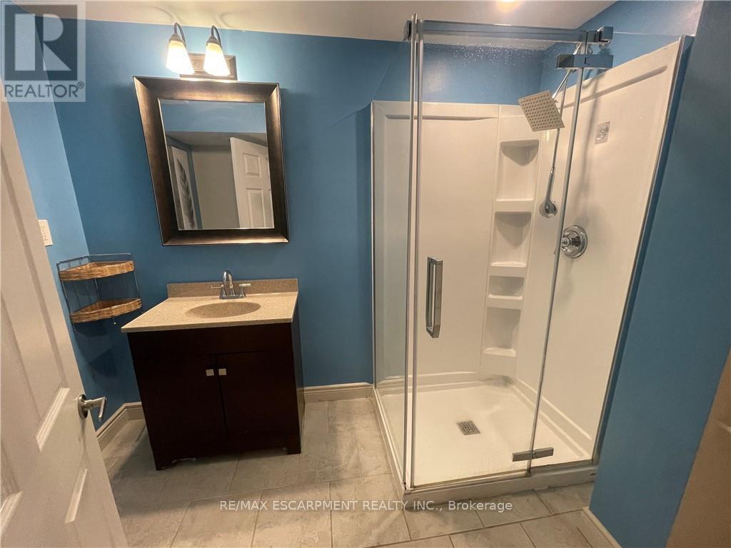 35 - 1890 Rymal Road E, Hamilton, ON - Indoor Photo Showing Bathroom