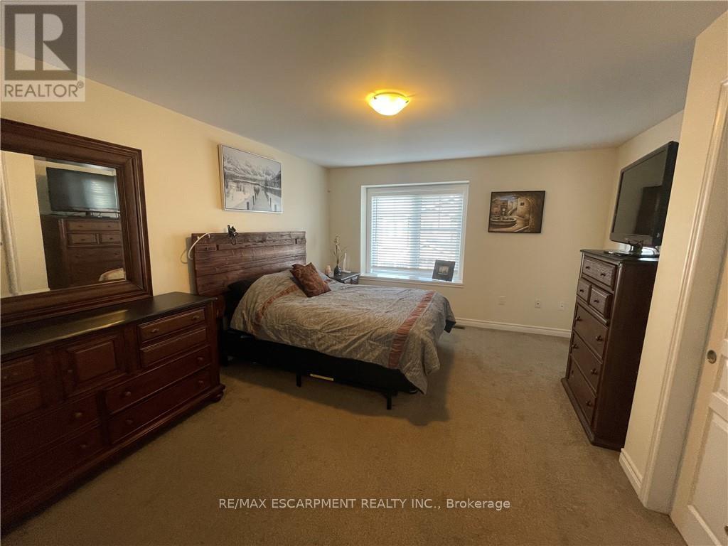 35 - 1890 Rymal Road E, Hamilton, ON - Indoor Photo Showing Bedroom