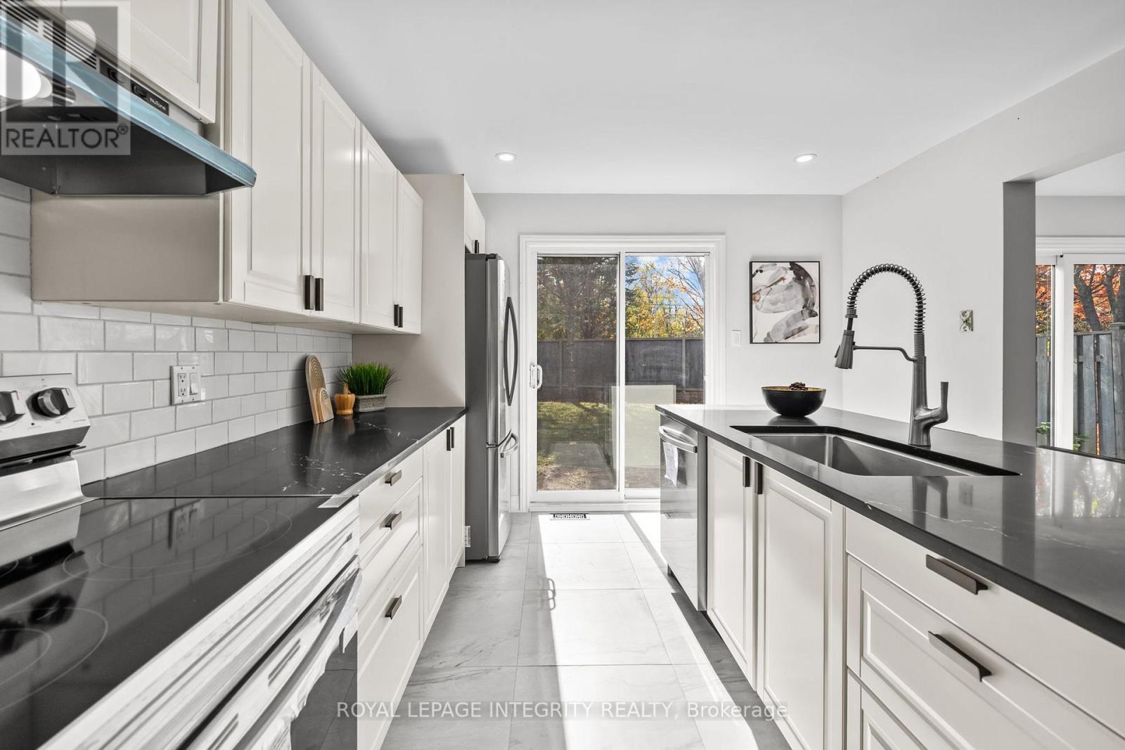 Fully renovated kitchen - 83 Saddle Crescent, Ottawa, ON - Indoor Photo Showing Kitchen With Upgraded Kitchen