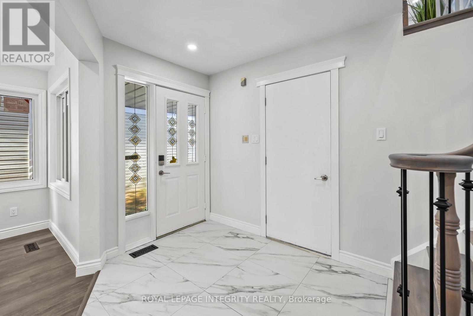 83 Saddle Crescent, Ottawa, ON - Indoor Photo Showing Other Room