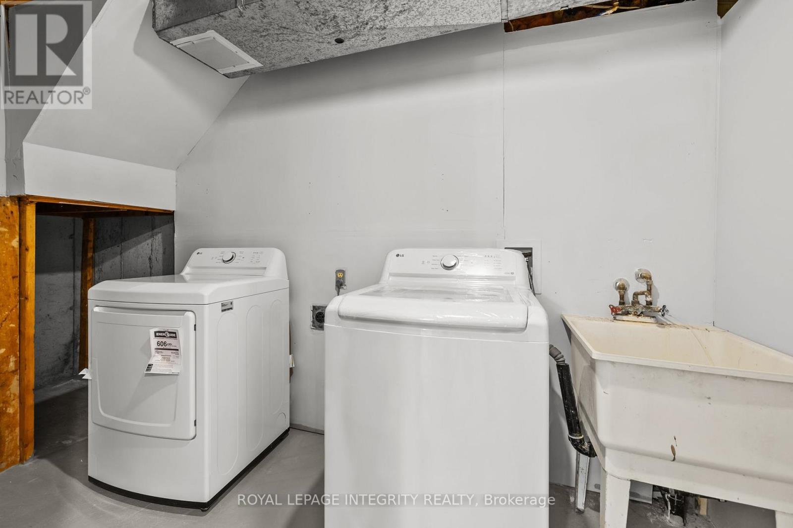 Laundry room - 83 Saddle Crescent, Ottawa, ON - Indoor Photo Showing Laundry Room