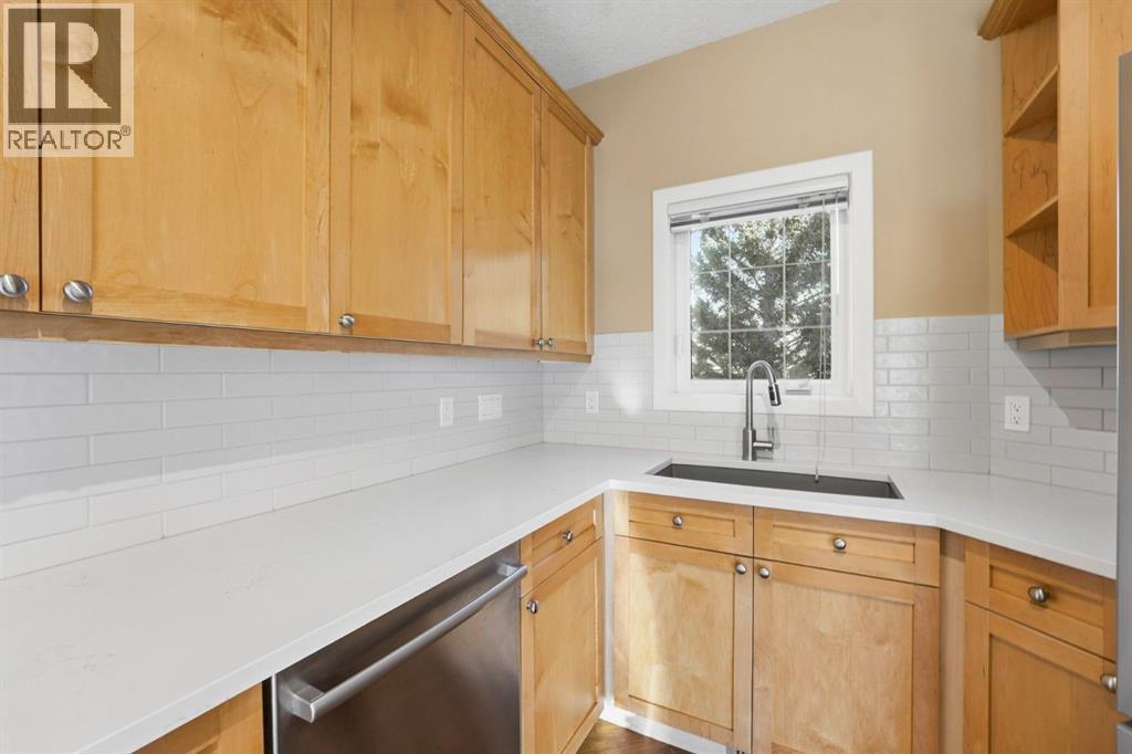 33 Prominence Park Sw, Calgary, AB - Indoor Photo Showing Kitchen