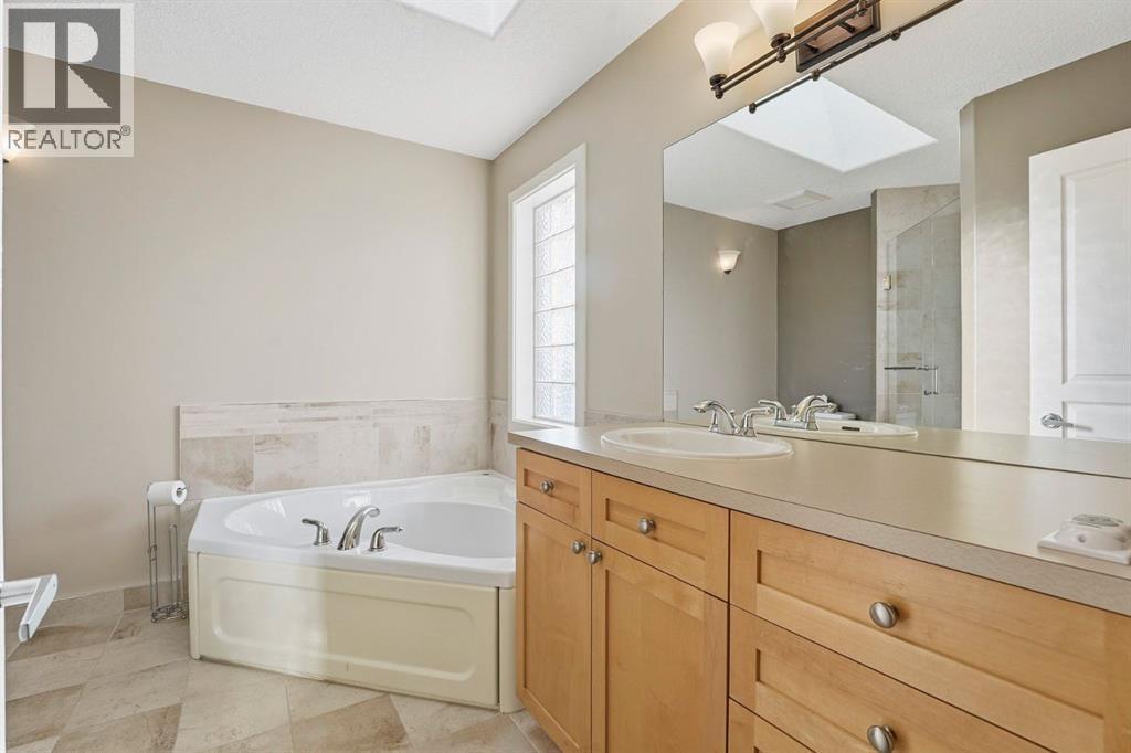 33 Prominence Park Sw, Calgary, AB - Indoor Photo Showing Bathroom