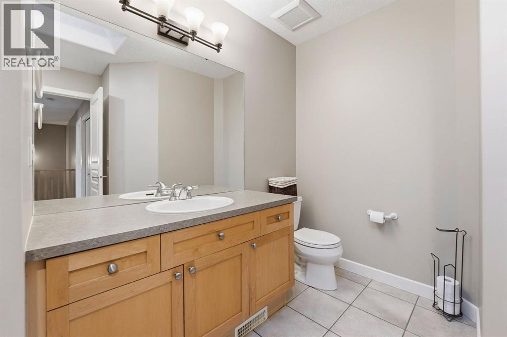 33 Prominence Park Sw, Calgary, AB - Indoor Photo Showing Bathroom