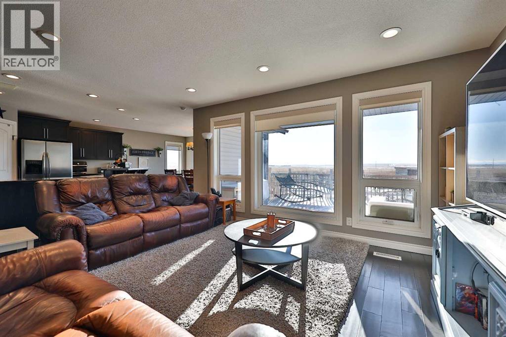 233073 Twp Rd 45, Spring Coulee, AB - Indoor Photo Showing Living Room
