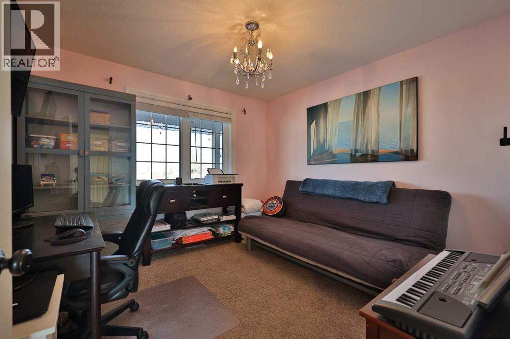 233073 Twp Rd 45, Spring Coulee, AB - Indoor Photo Showing Office