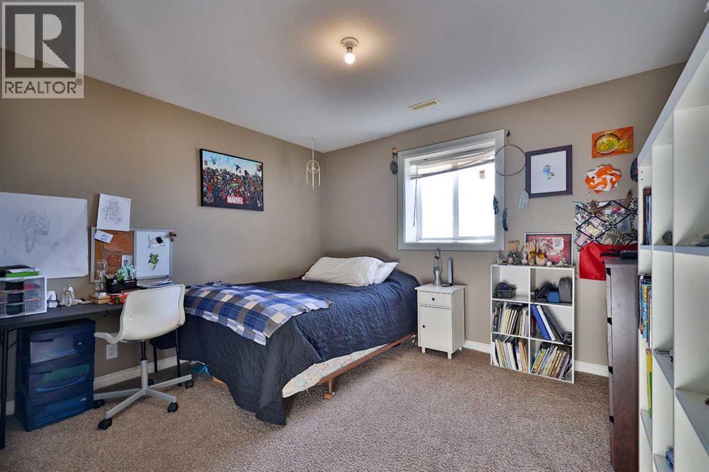 233073 Twp Rd 45, Spring Coulee, AB - Indoor Photo Showing Bedroom