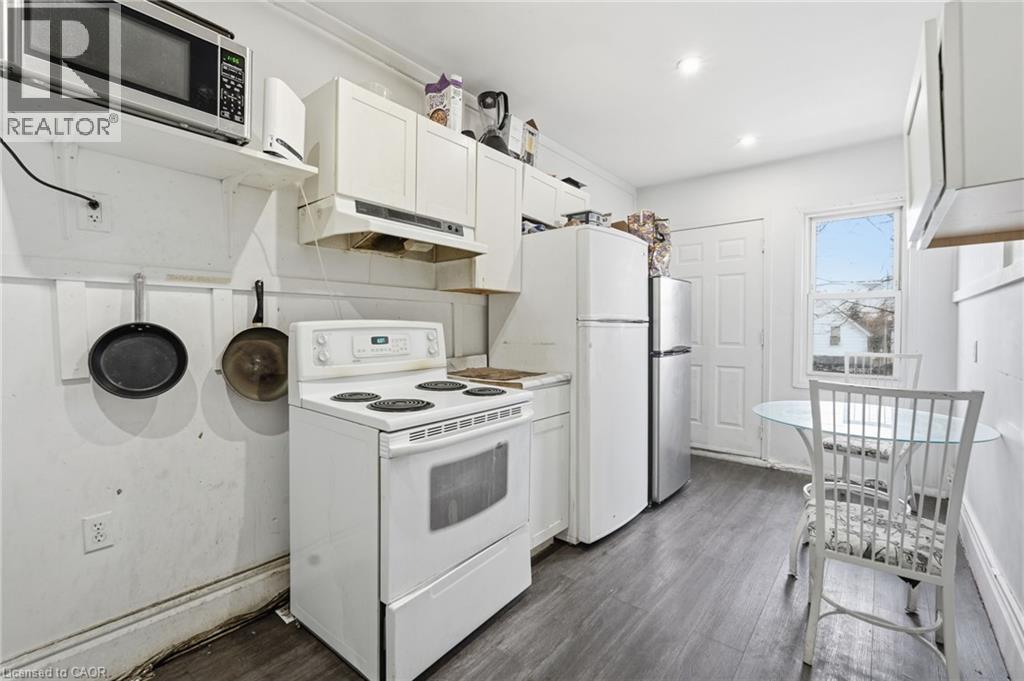 90 Sherman Avenue, Hamilton, ON - Indoor Photo Showing Kitchen