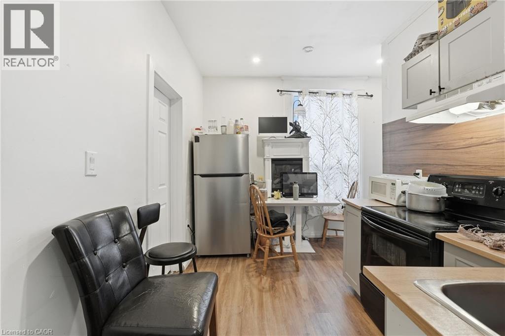 90 Sherman Avenue, Hamilton, ON - Indoor Photo Showing Kitchen