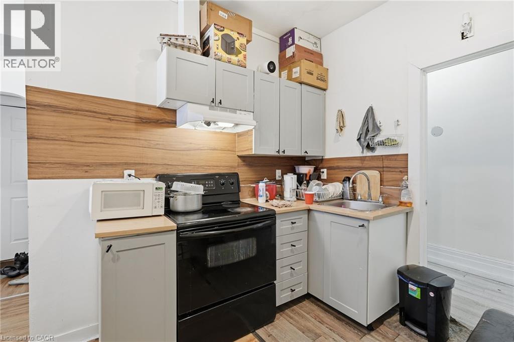 90 Sherman Avenue, Hamilton, ON - Indoor Photo Showing Kitchen