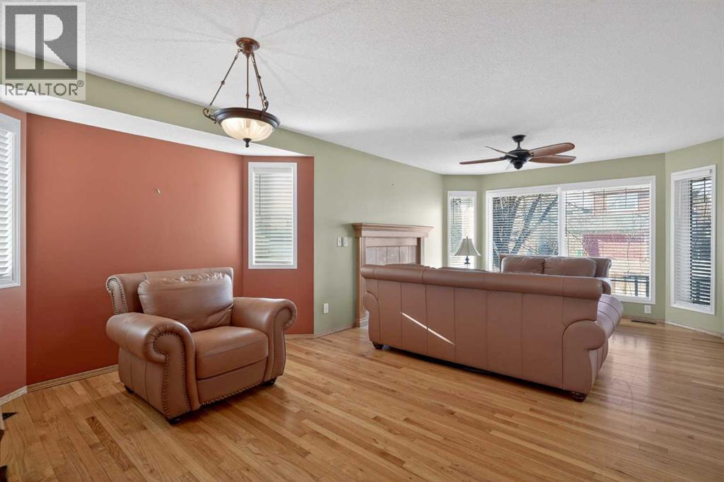 25 Westfall Drive, Okotoks, AB - Indoor Photo Showing Living Room