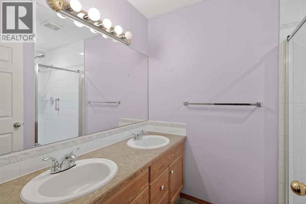 25 Westfall Drive, Okotoks, AB - Indoor Photo Showing Bathroom