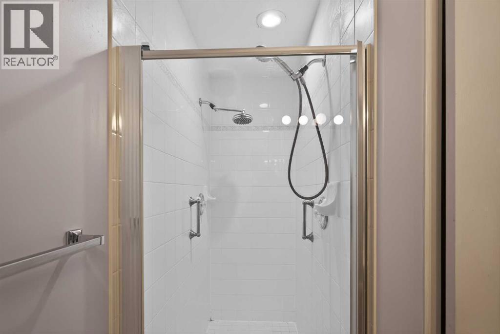 25 Westfall Drive, Okotoks, AB - Indoor Photo Showing Bathroom